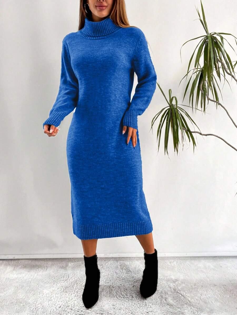 niebieska dzianinowa sukienka 