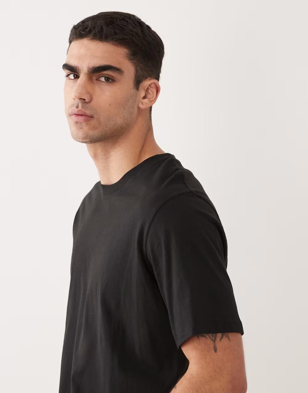 CZARNY T-SHIRT z Nadrukiem