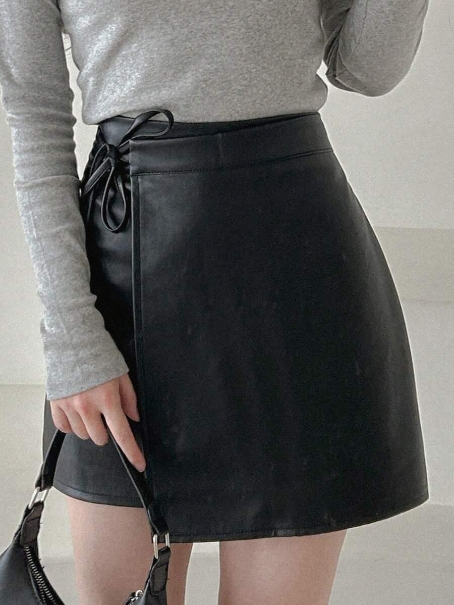CZARNA MINI SPÓDNICA IMITACJA SKÓRY 