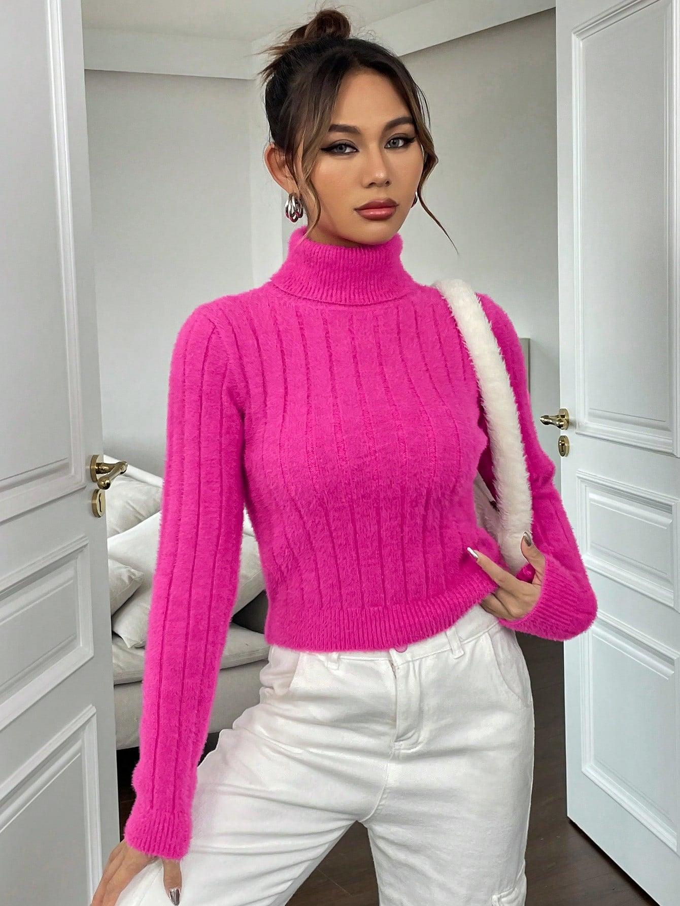 różowy prążkowany sweter golf