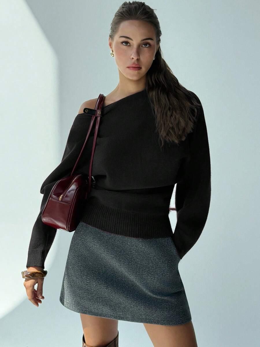CZARNY SWETER ASYMETRIA