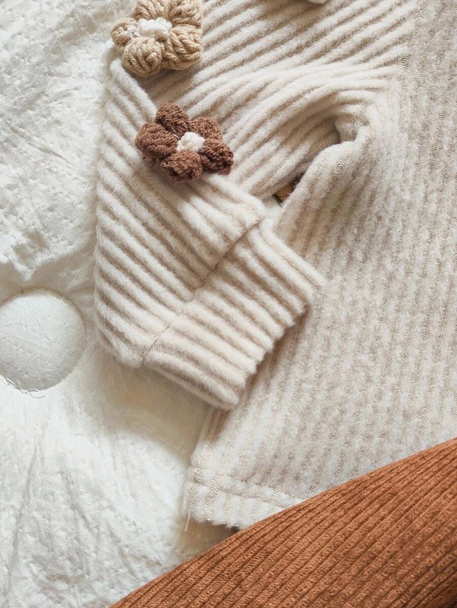 beżowy sweter kwiaty 
