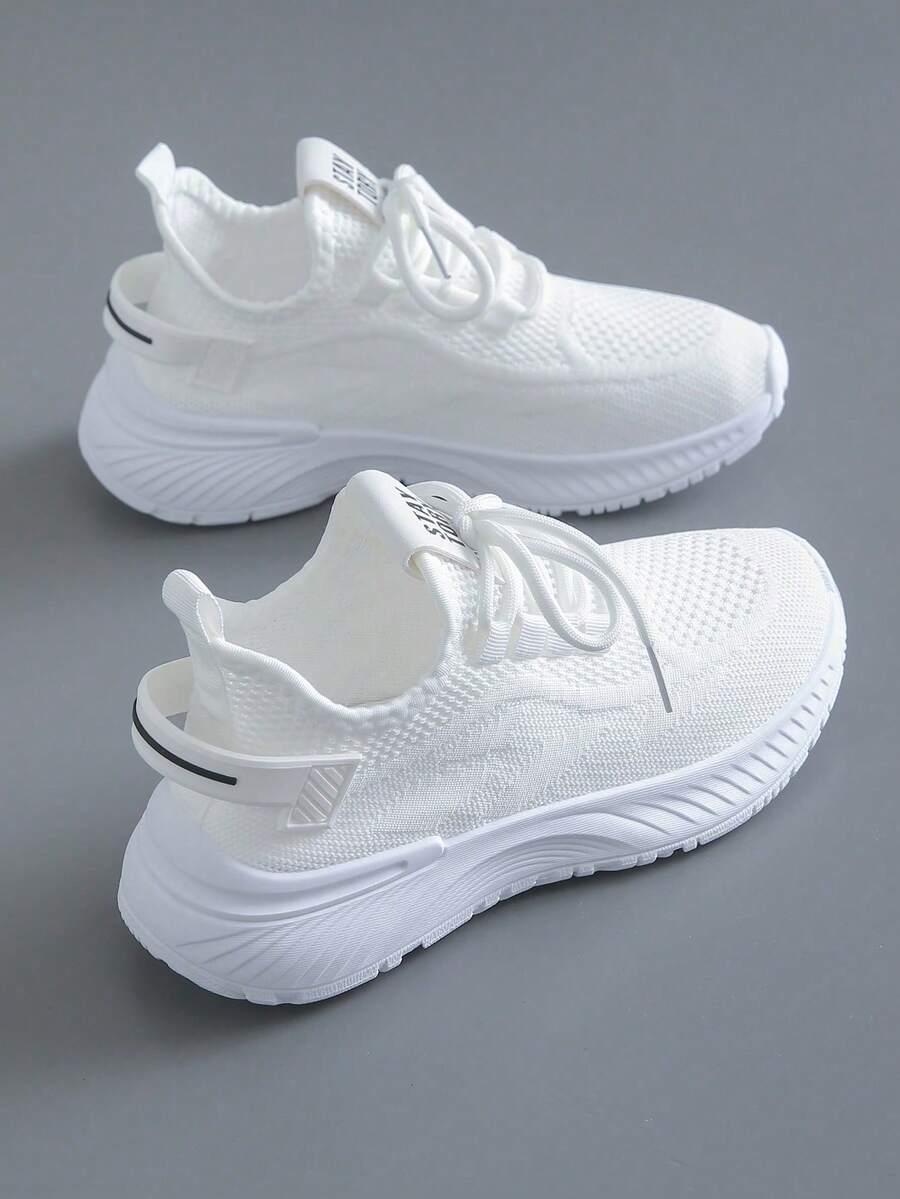 białe buty sportowe