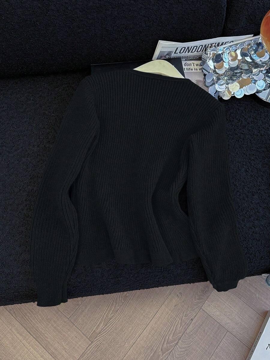 CZARNY SWETER GUZIKI