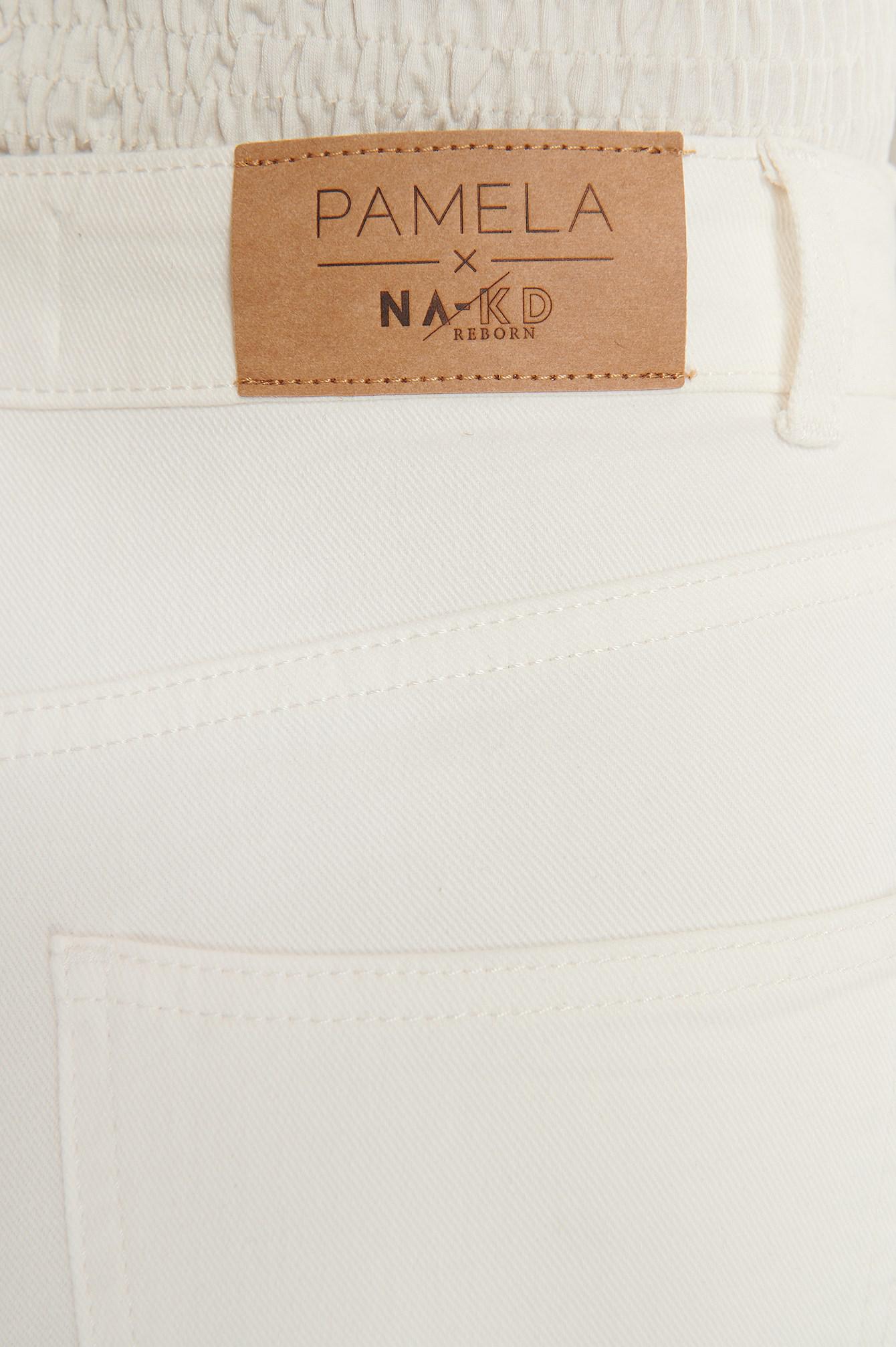 białe spodenki jeans wiązanie