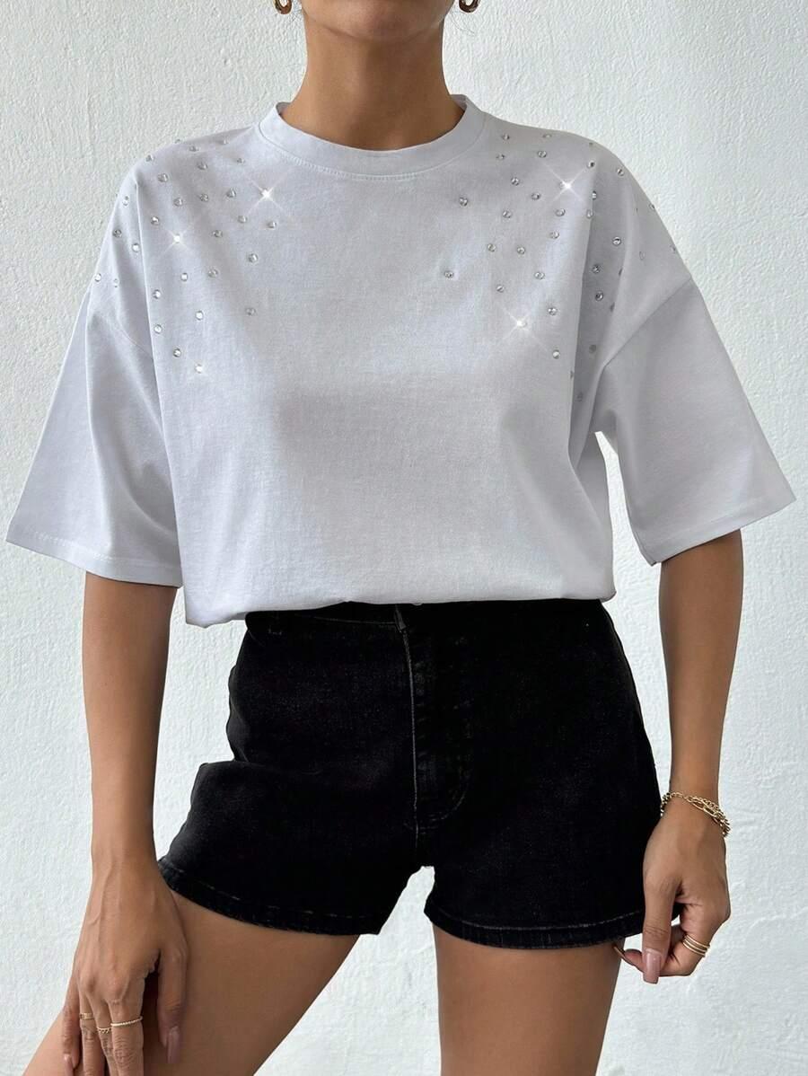 BIAŁY T-SHIRT ZDOBIENIA 