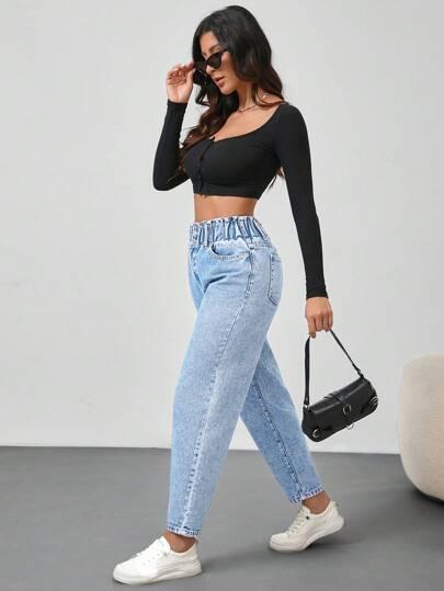 niebieskie spodnie jeans