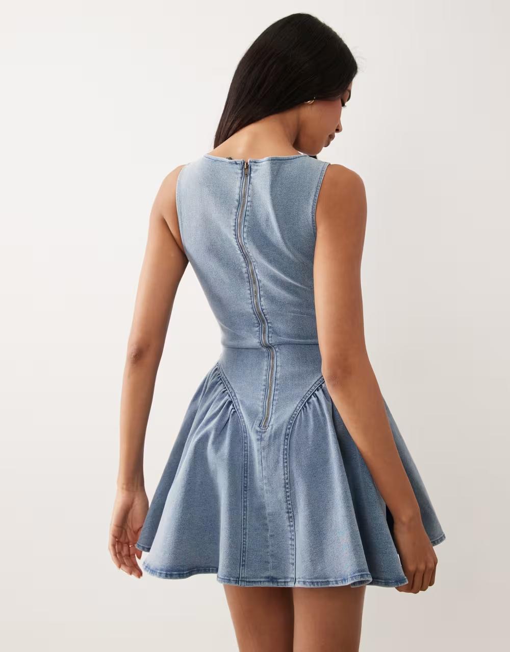 niebieska jeansowa mini sukienka