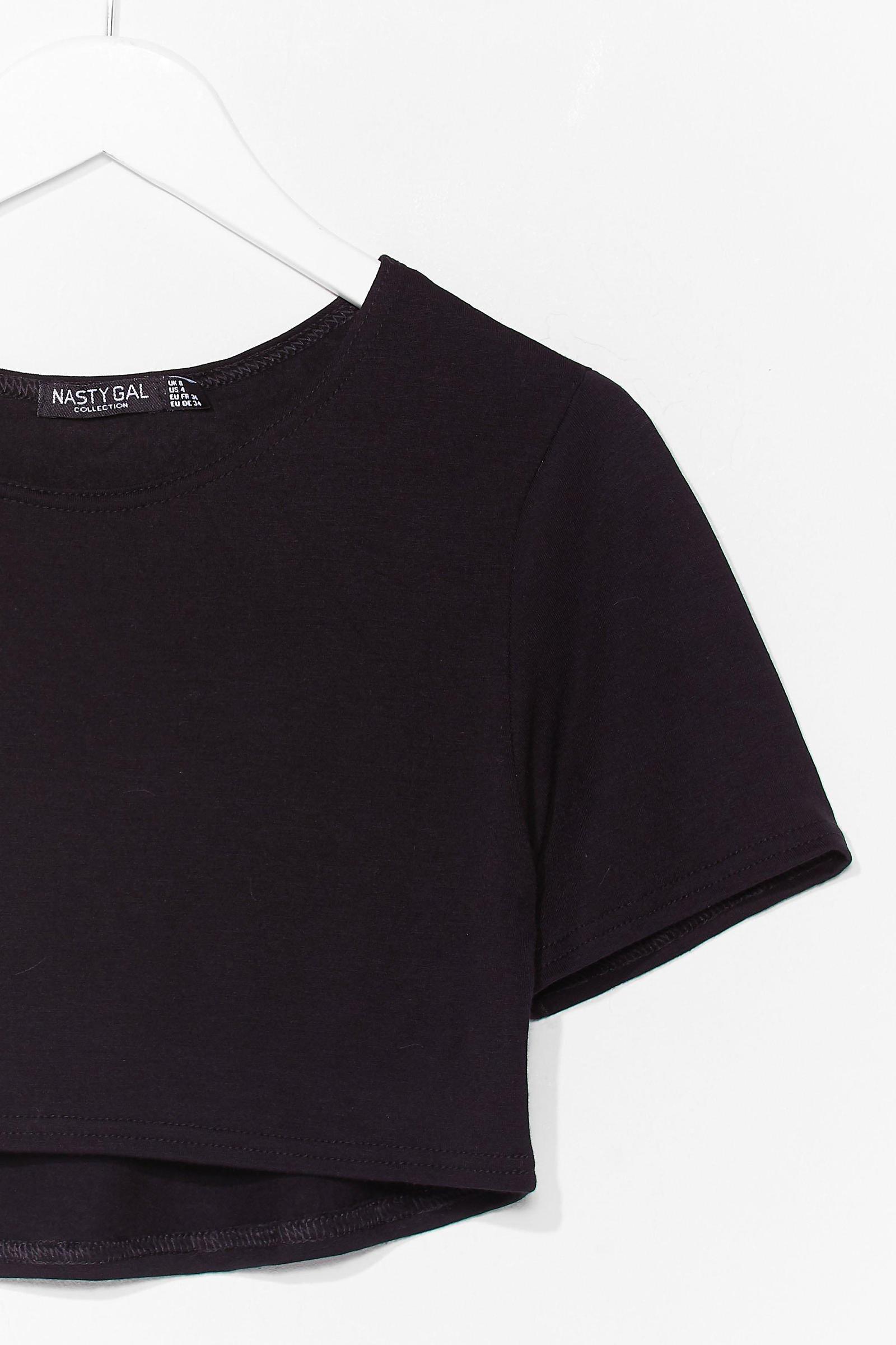 czarny crop top basic