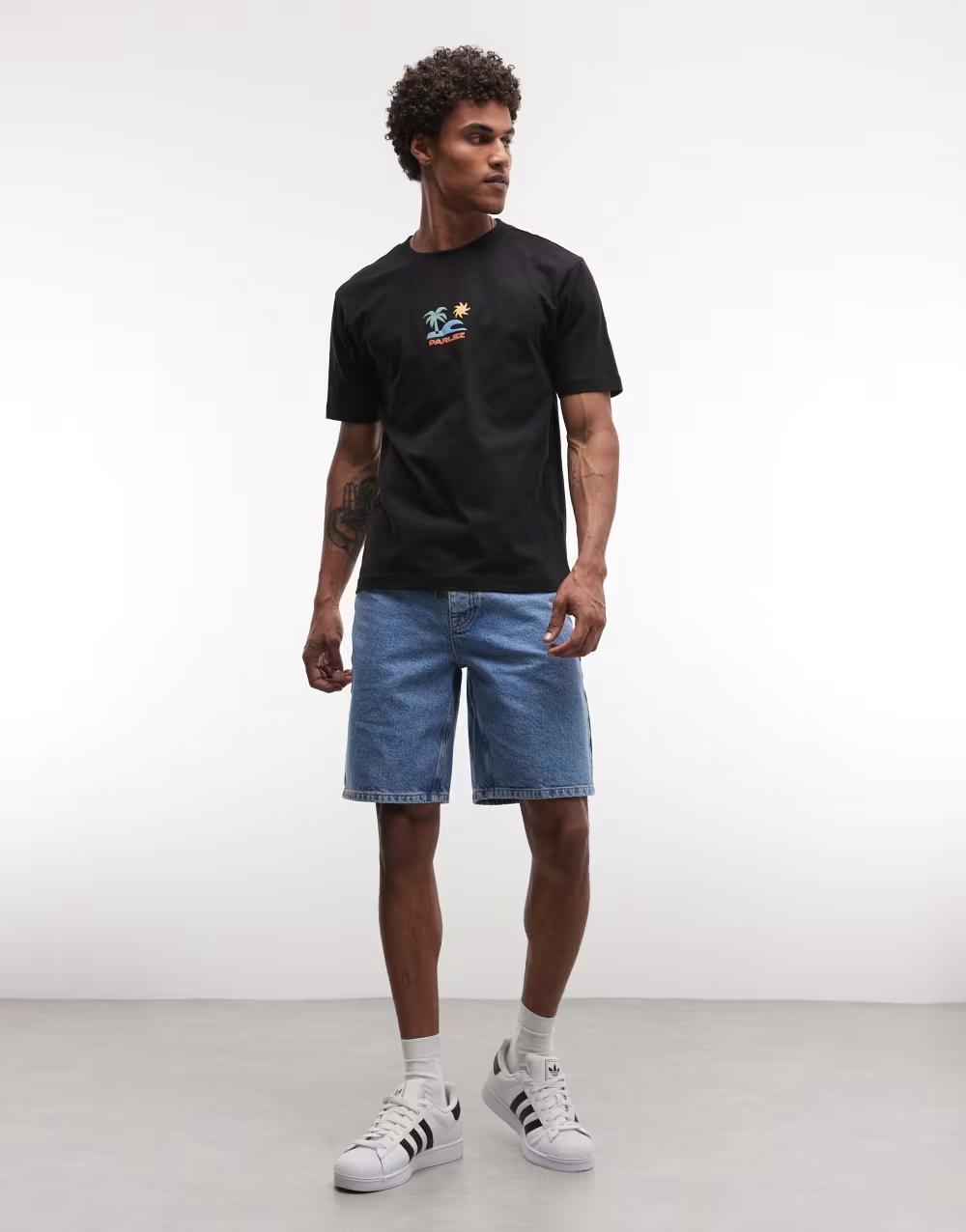 CZARNY T-SHIRT Z OKRĄGŁYM DEKOLTEM NADRUK