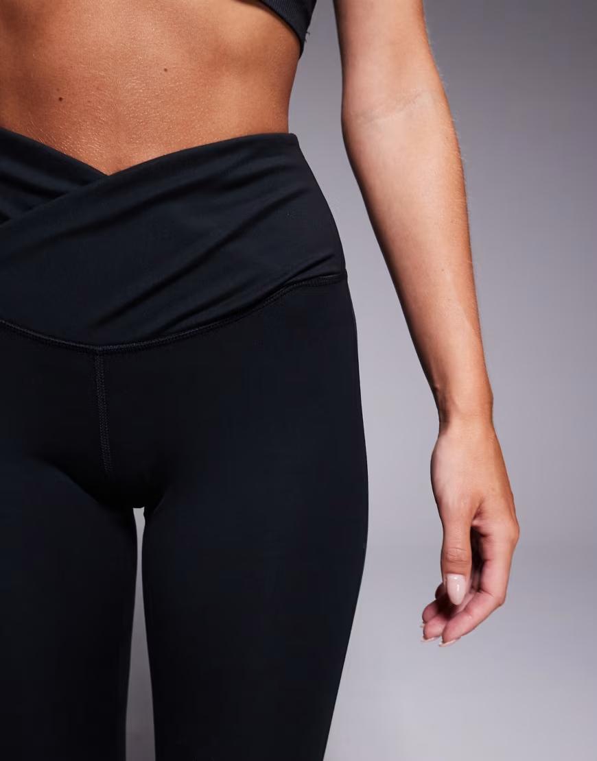 czarne legginsy dzwony