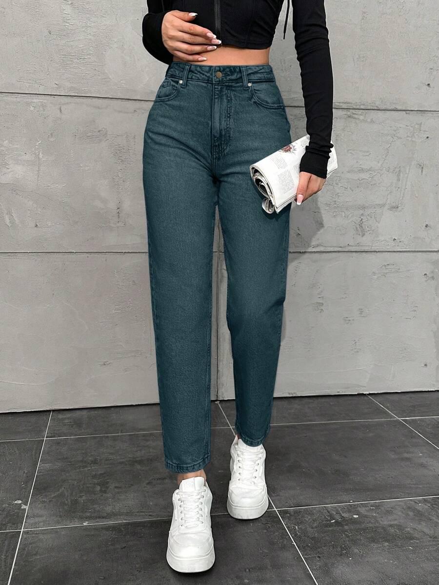niebieskie spodnie jeans 
