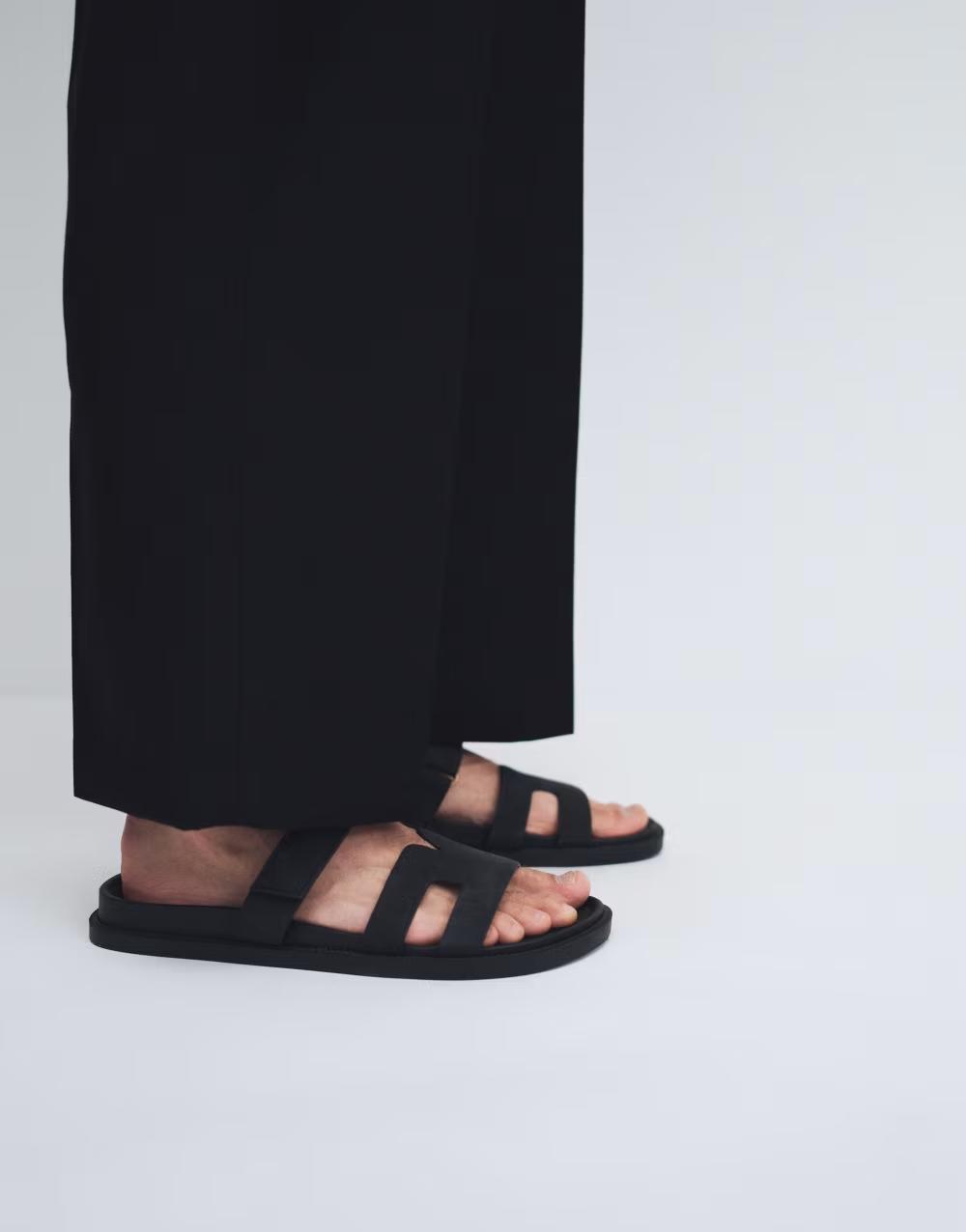 czarne klapki casual