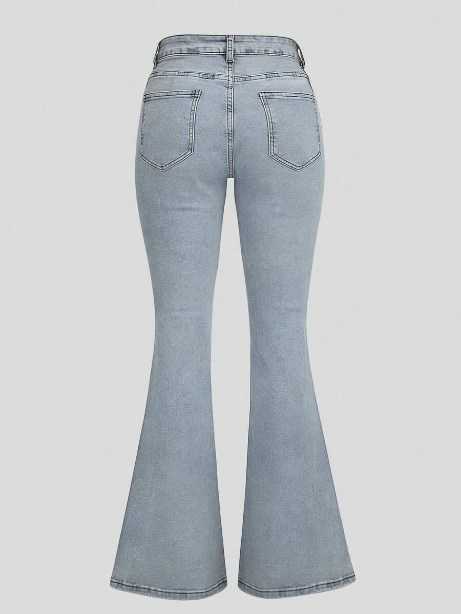 niebieskie spodnie jeans 