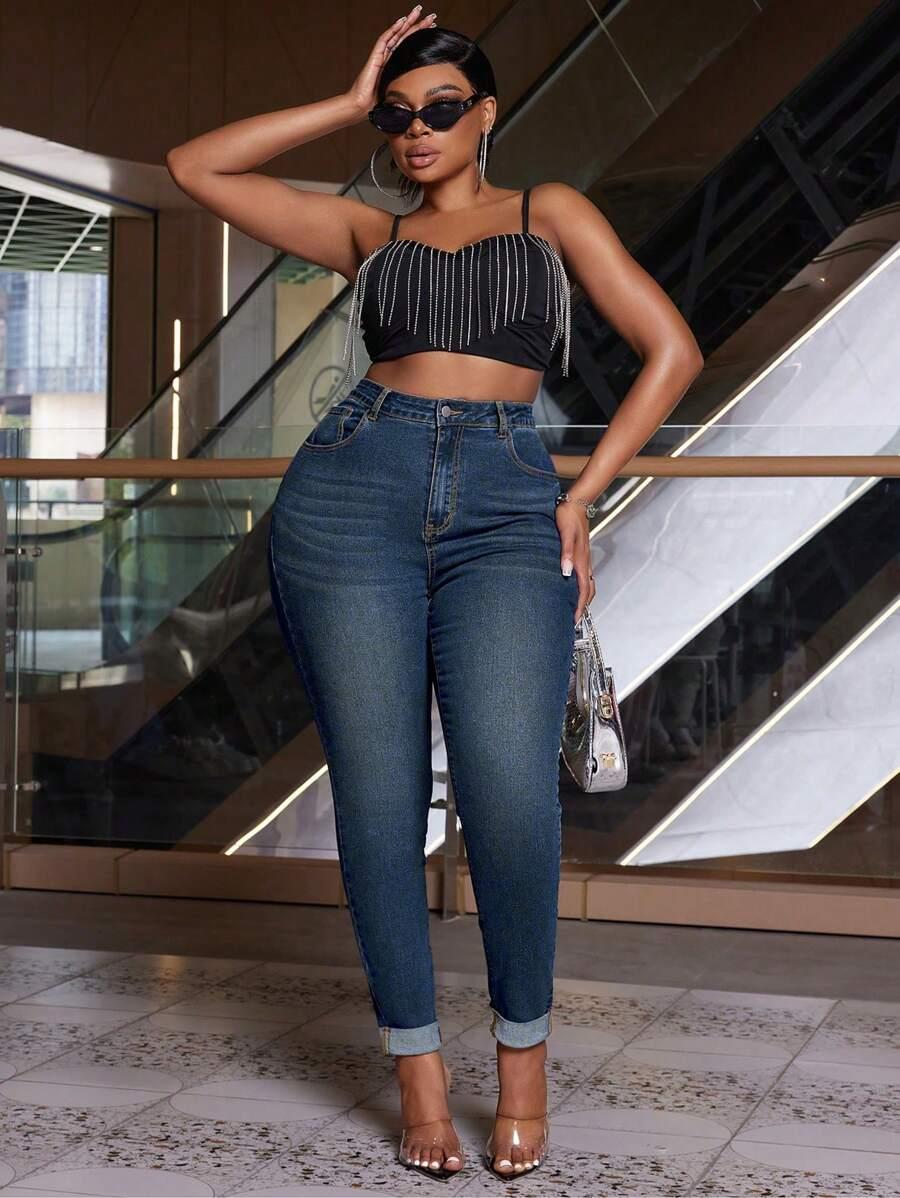 niebieskie spodnie jeans rurki