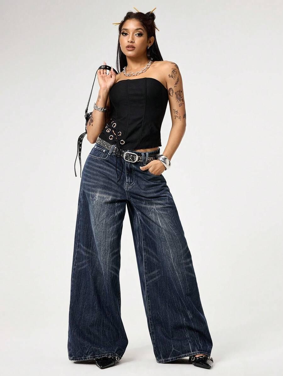 niebieskie spodnie jeans