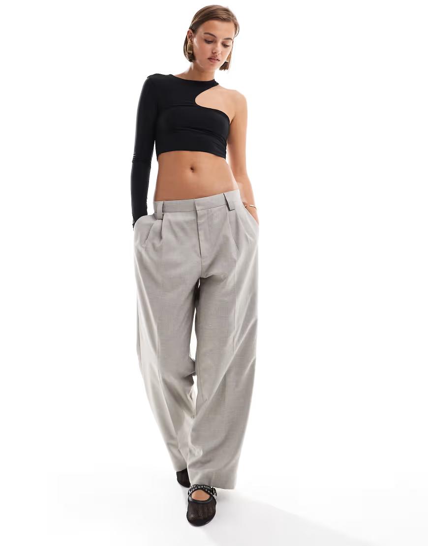 ASYMETRYCZNY CROP TOP