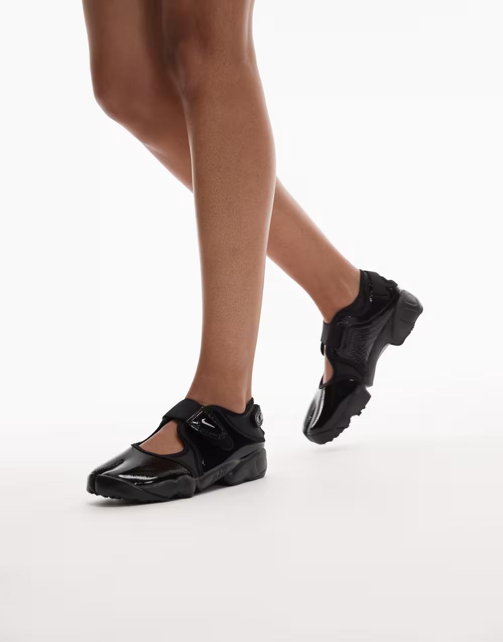czarne lakierowane buty Air Rift ib8954-001