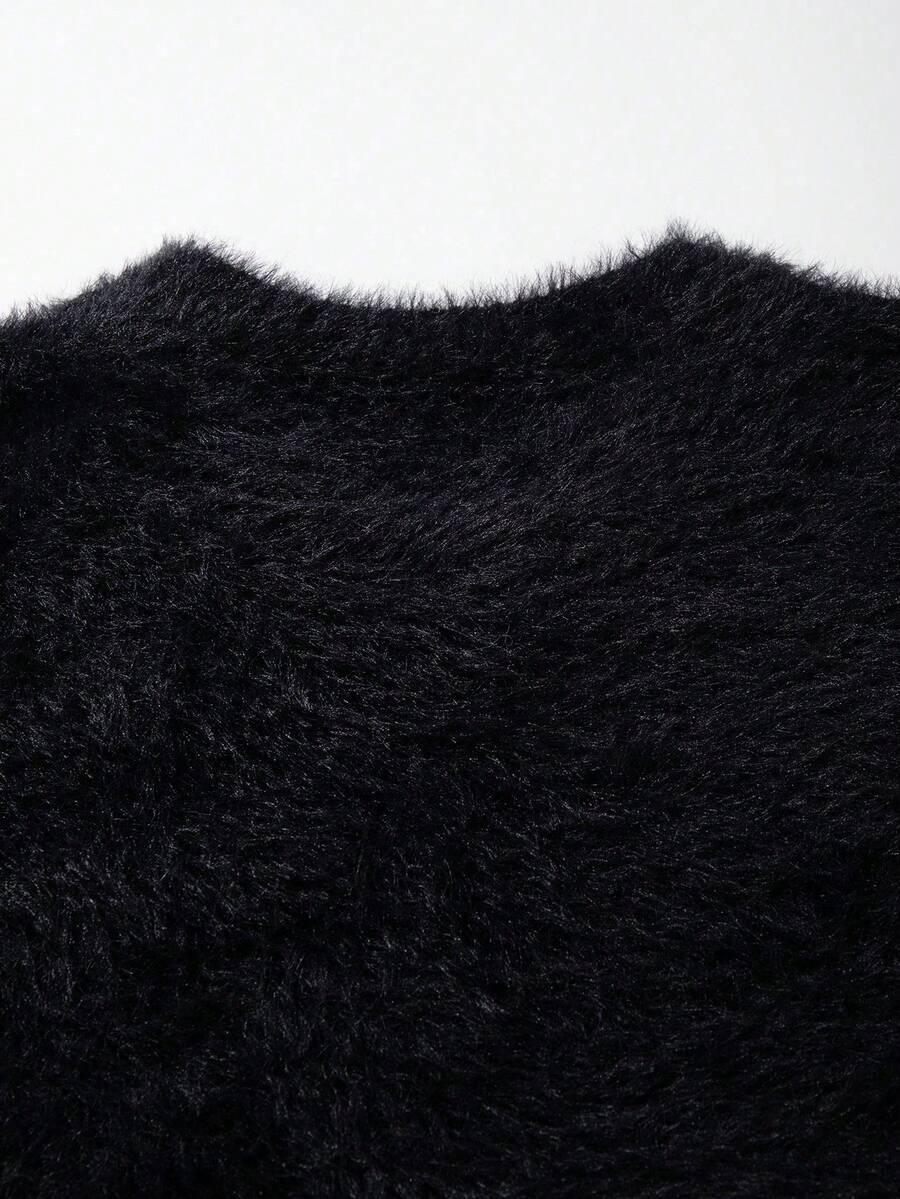 czarny sweter fluffy okrągły dekolt