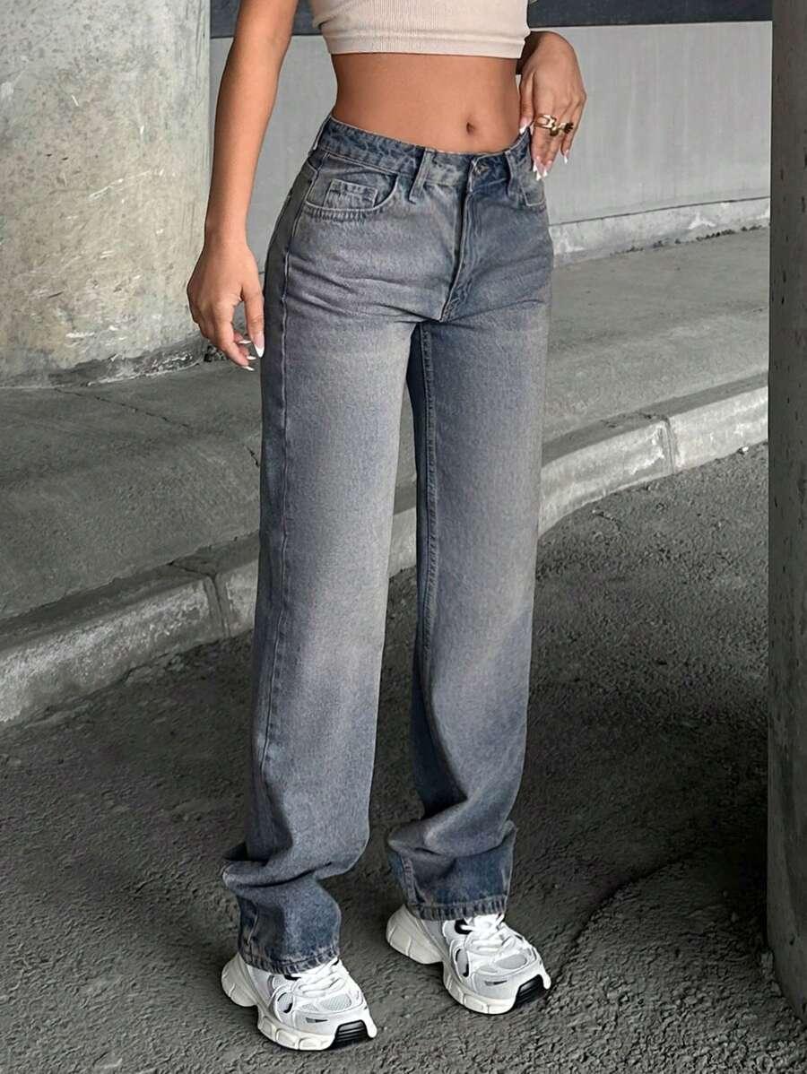 niebieskie spodnie jeans 