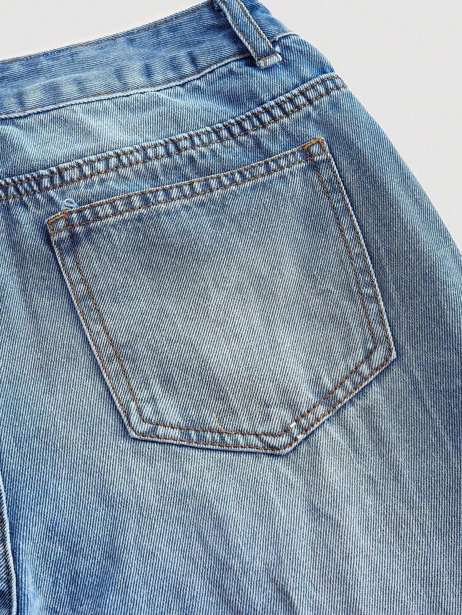 niebieskie spodnie jeans