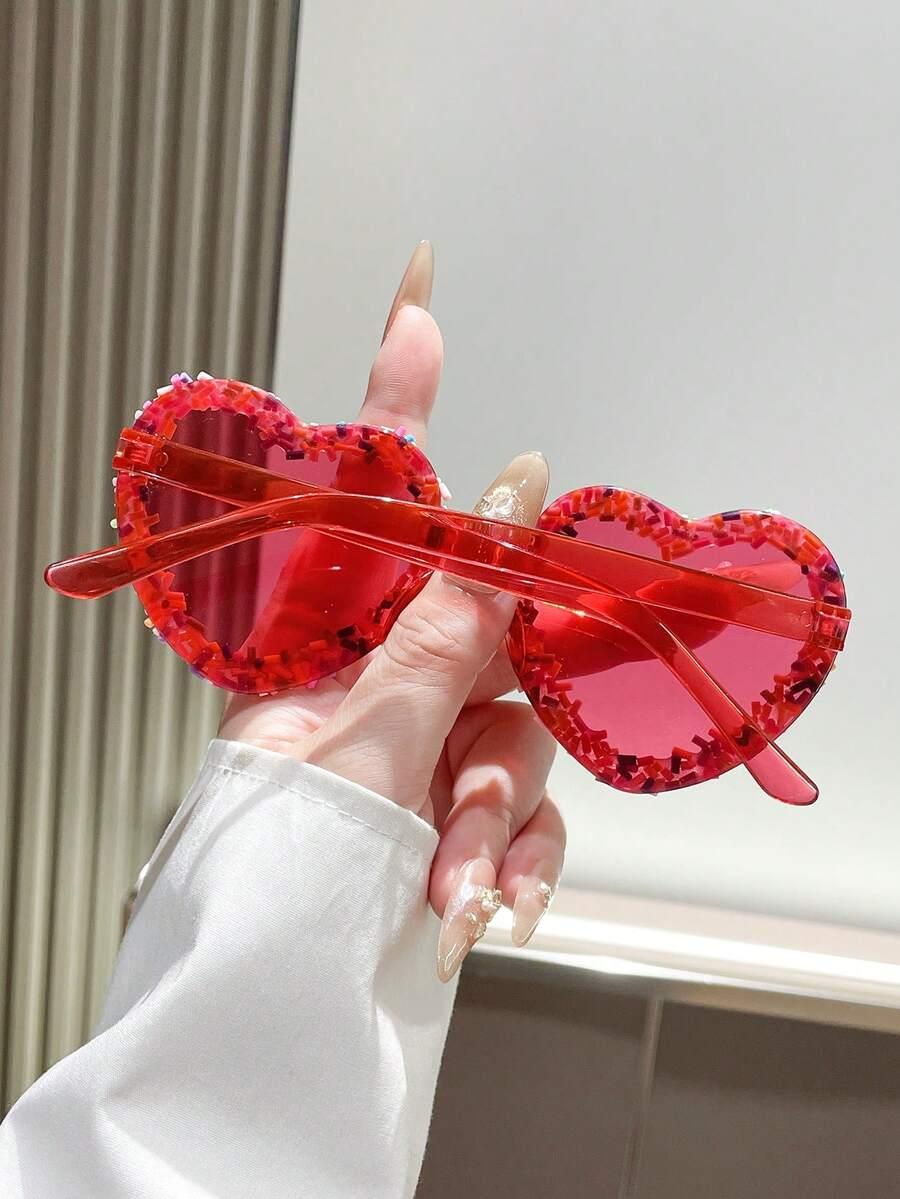 różowe okulary przeciwsłoneczne 