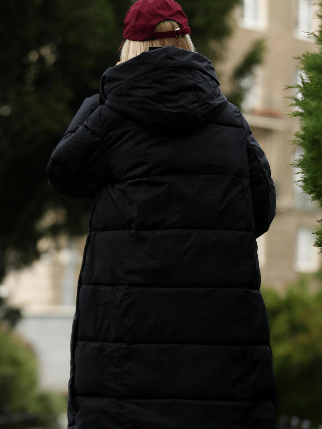 CZARNA PIKOWANA KURTKA ZAMEK