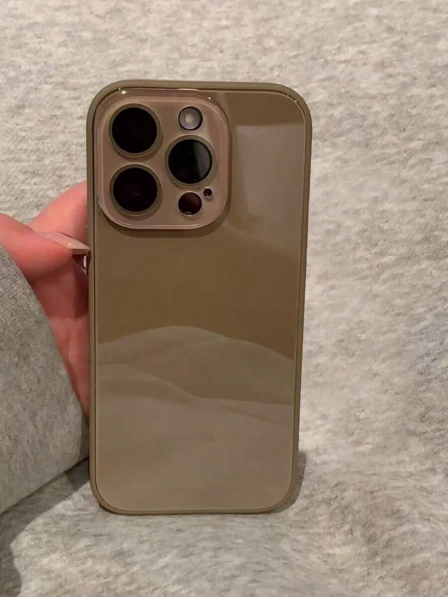 brązowe etui na telefon iphone 15 pro