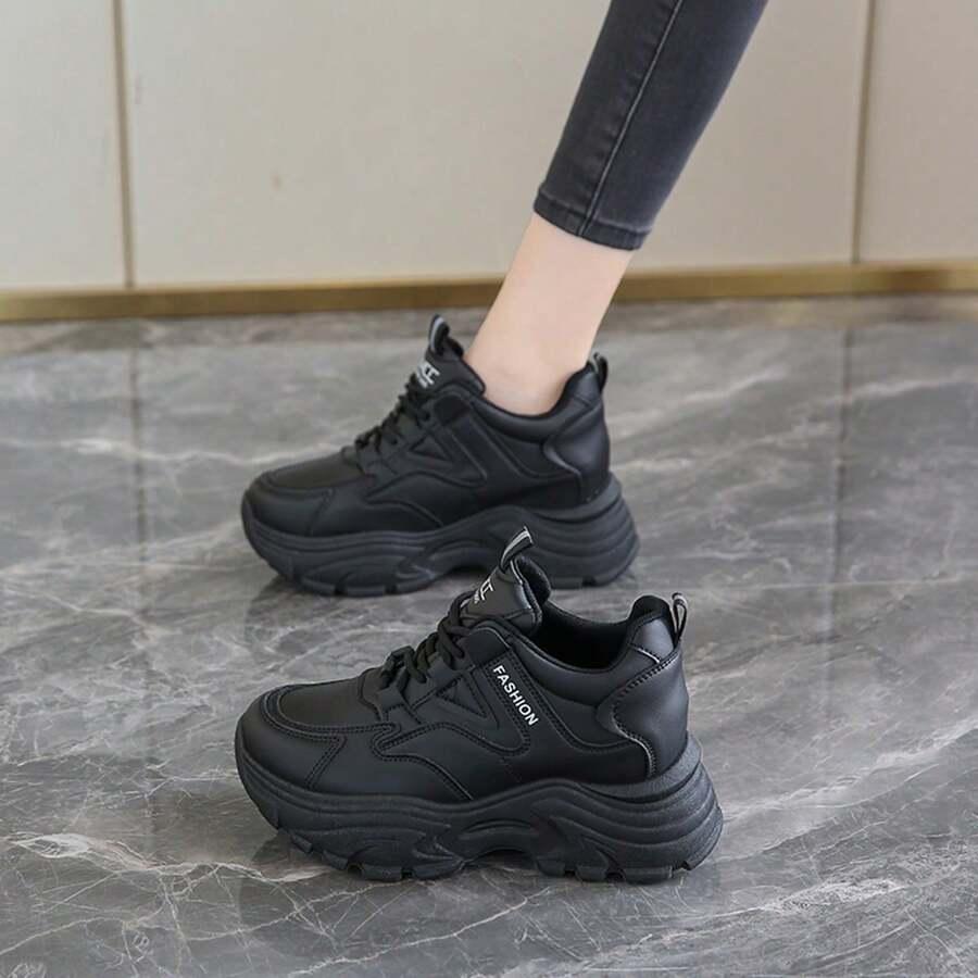 czarne buty sportowe