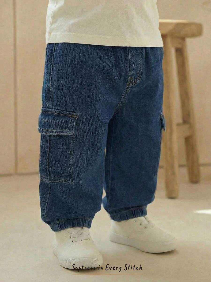 niebieskie spodnie jeans 