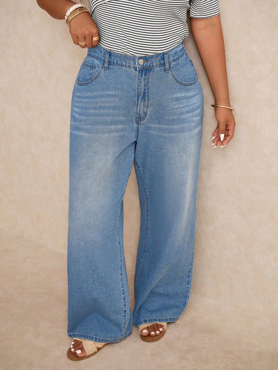 niebieskie spodnie jeans