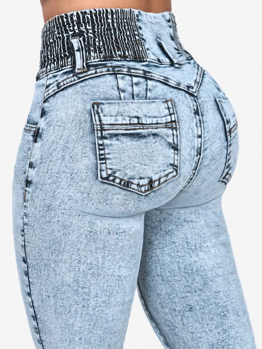 niebieskie spodnie jeans 