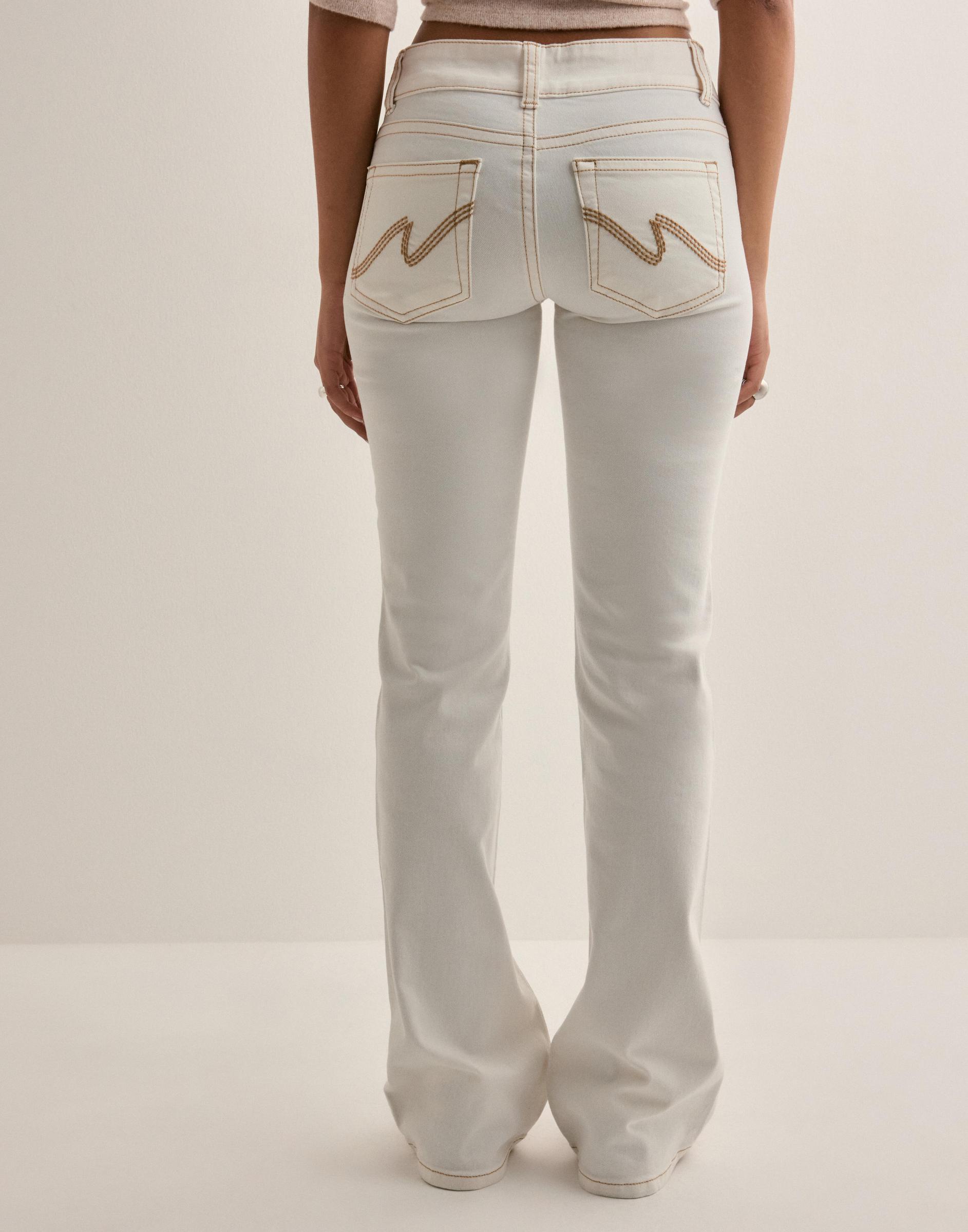 BIAŁE SPODNIE BOOTCUT