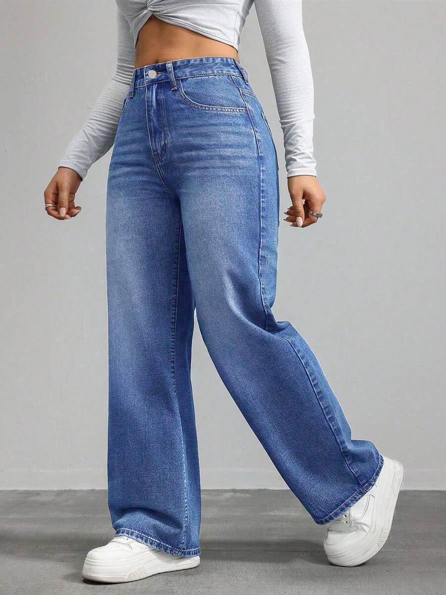 niebieskie spodnie jeans