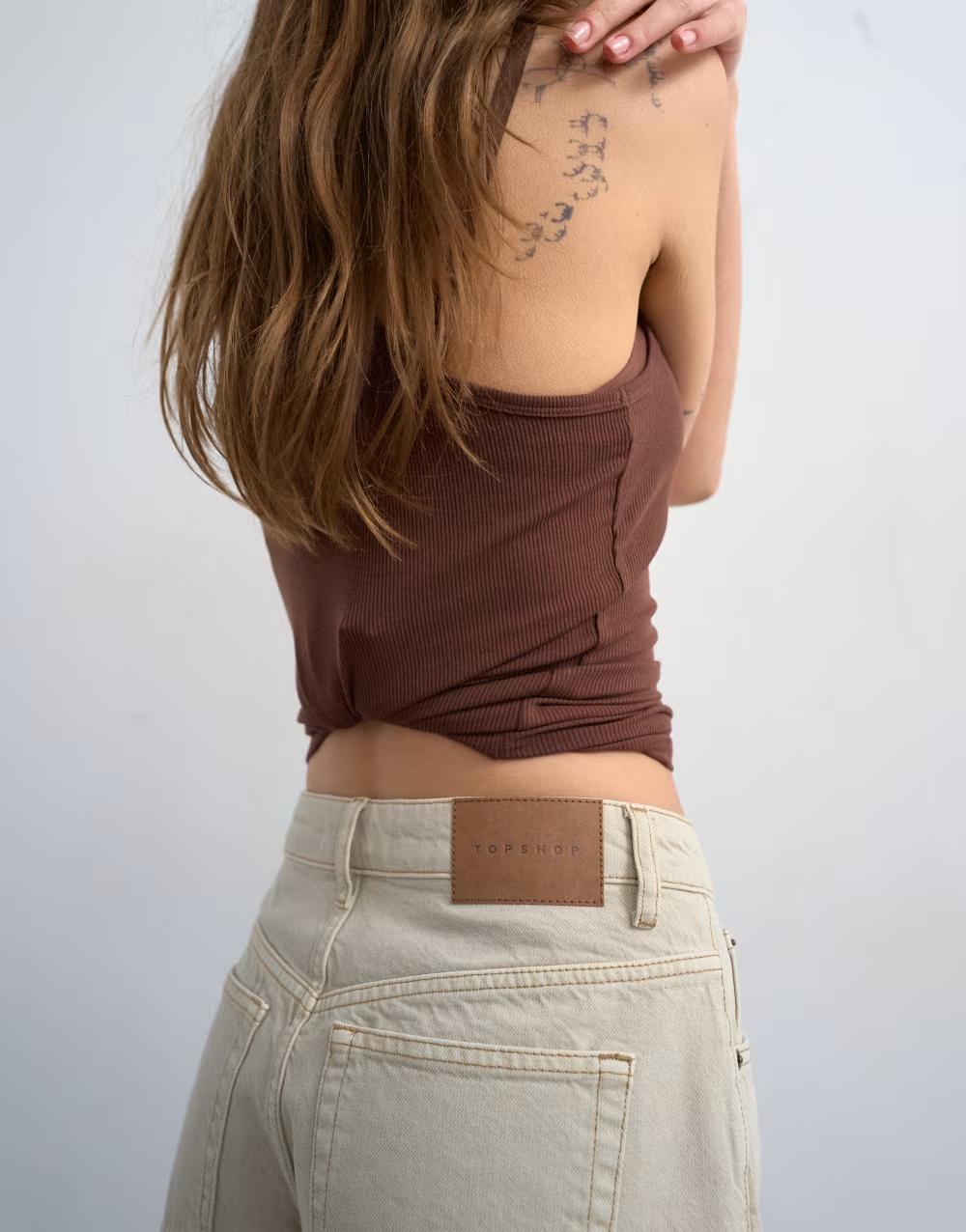 BEŻOWE SPODENKI JEANS