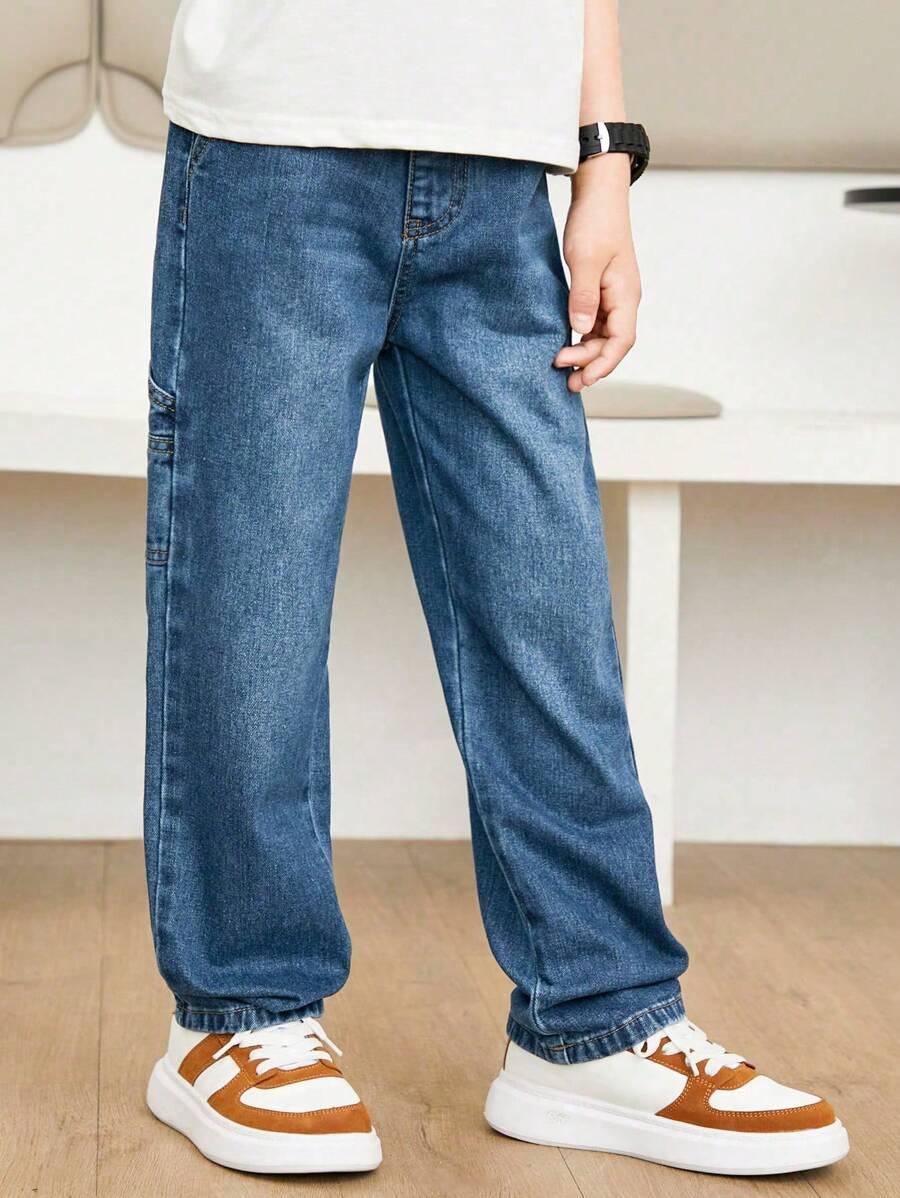 niebieskie spodnie jeansowe