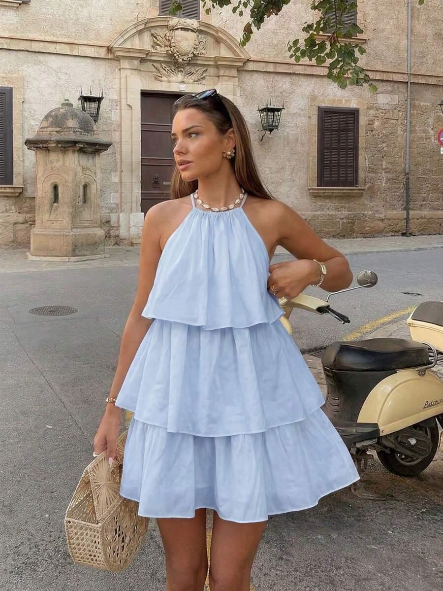 niebieska mini sukienka falbany