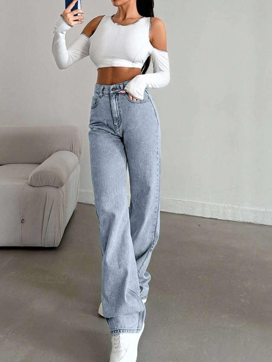 niebieskie spodnie jeans