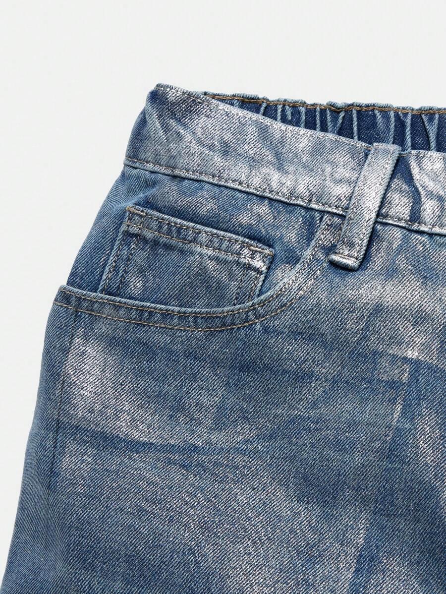 niebieskie spodnie jeans