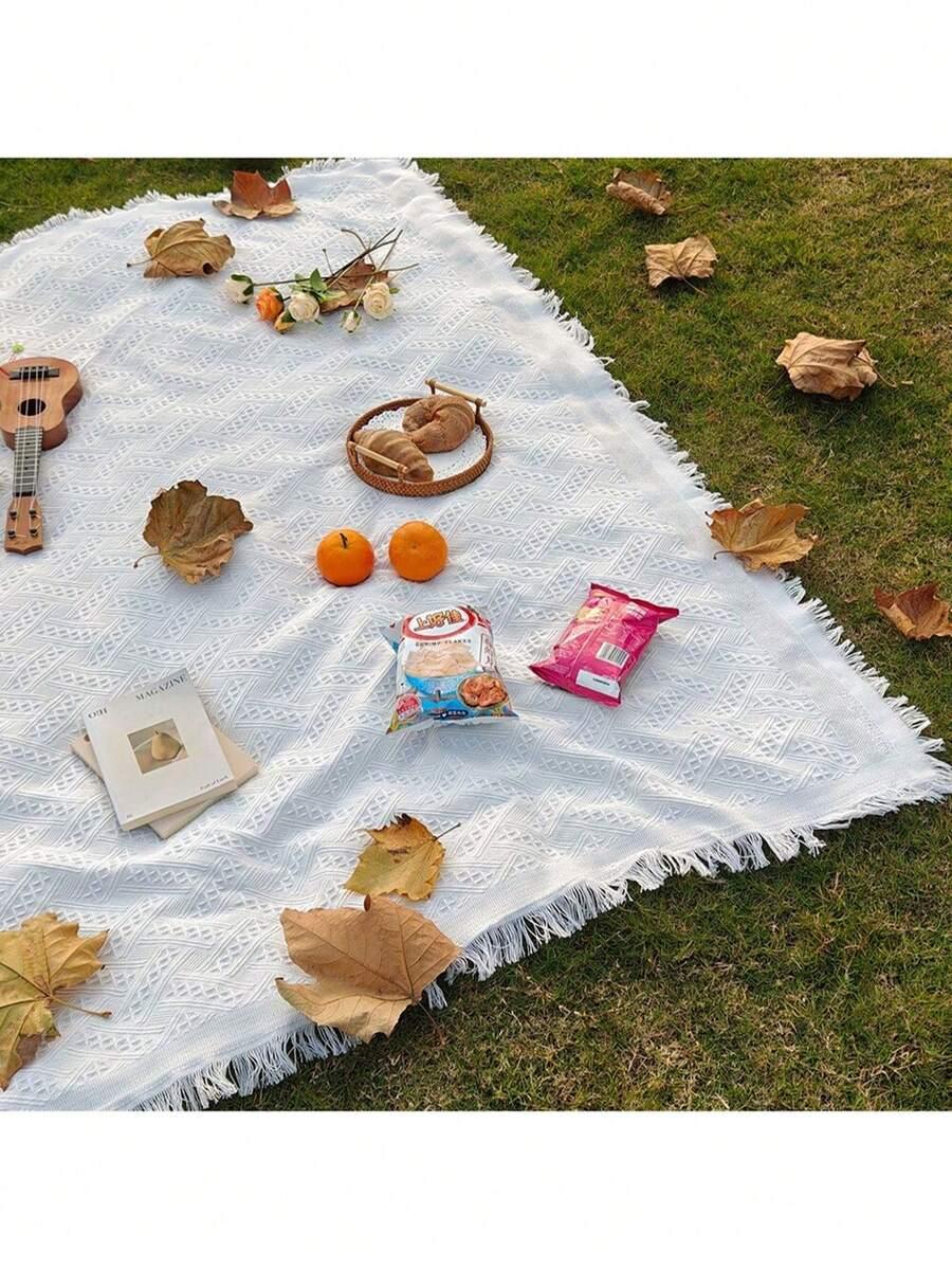 BIAŁY KOC PIKNIKOWY