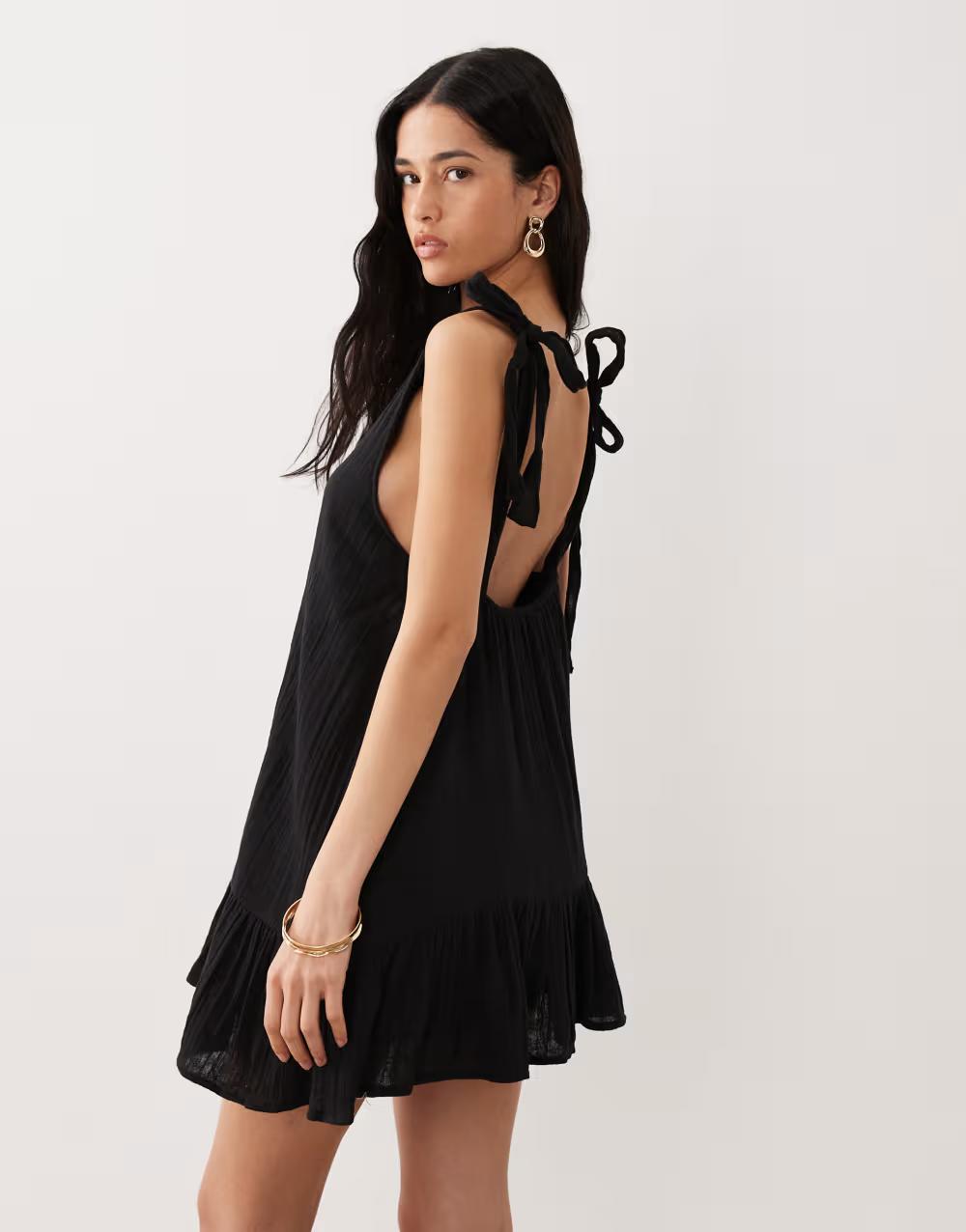 CZARNA MINI SUKIENKA V NECK