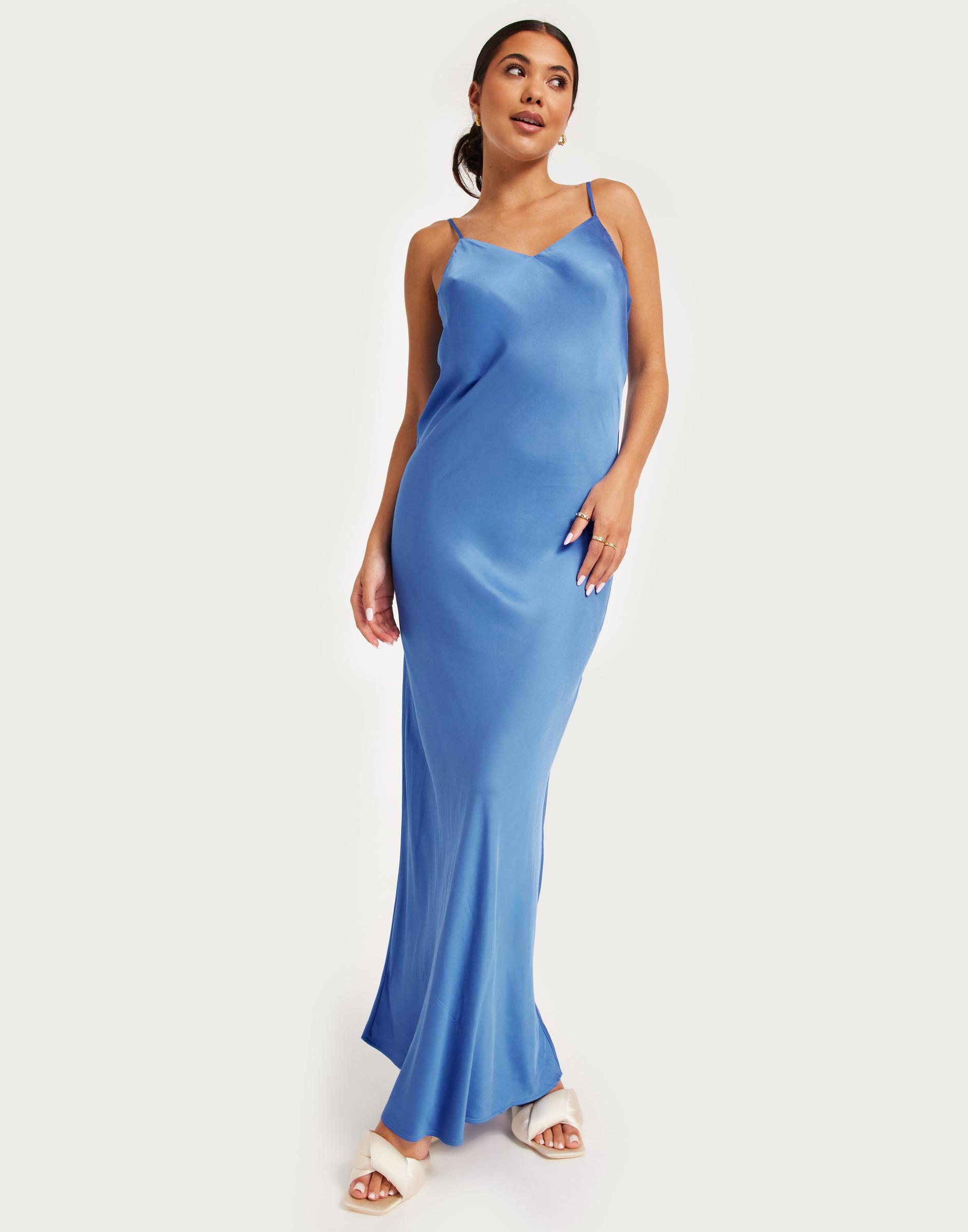 niebieska satynowa maxi sukienka ramiączka