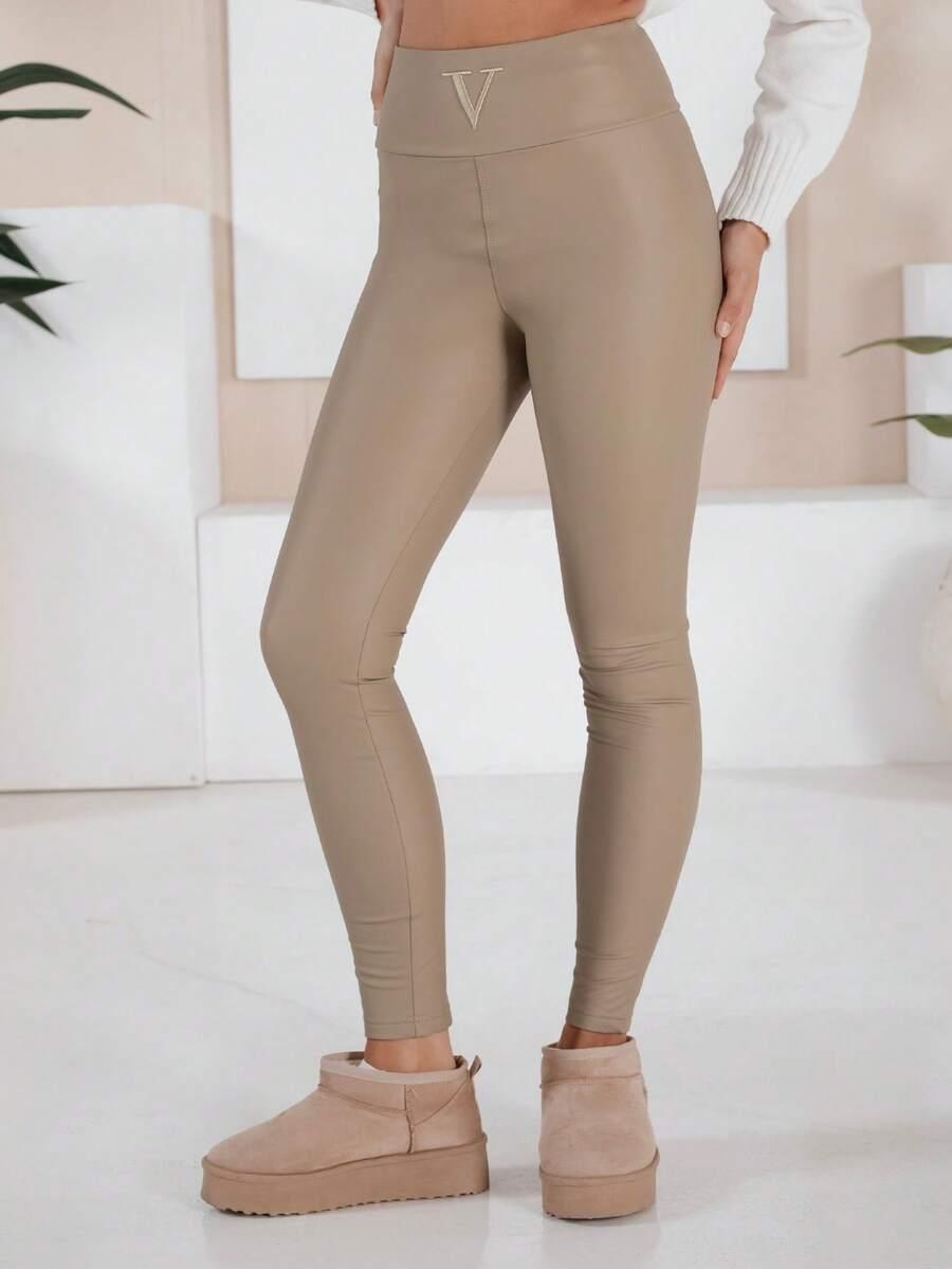beżowe legginsy imitacja skóry