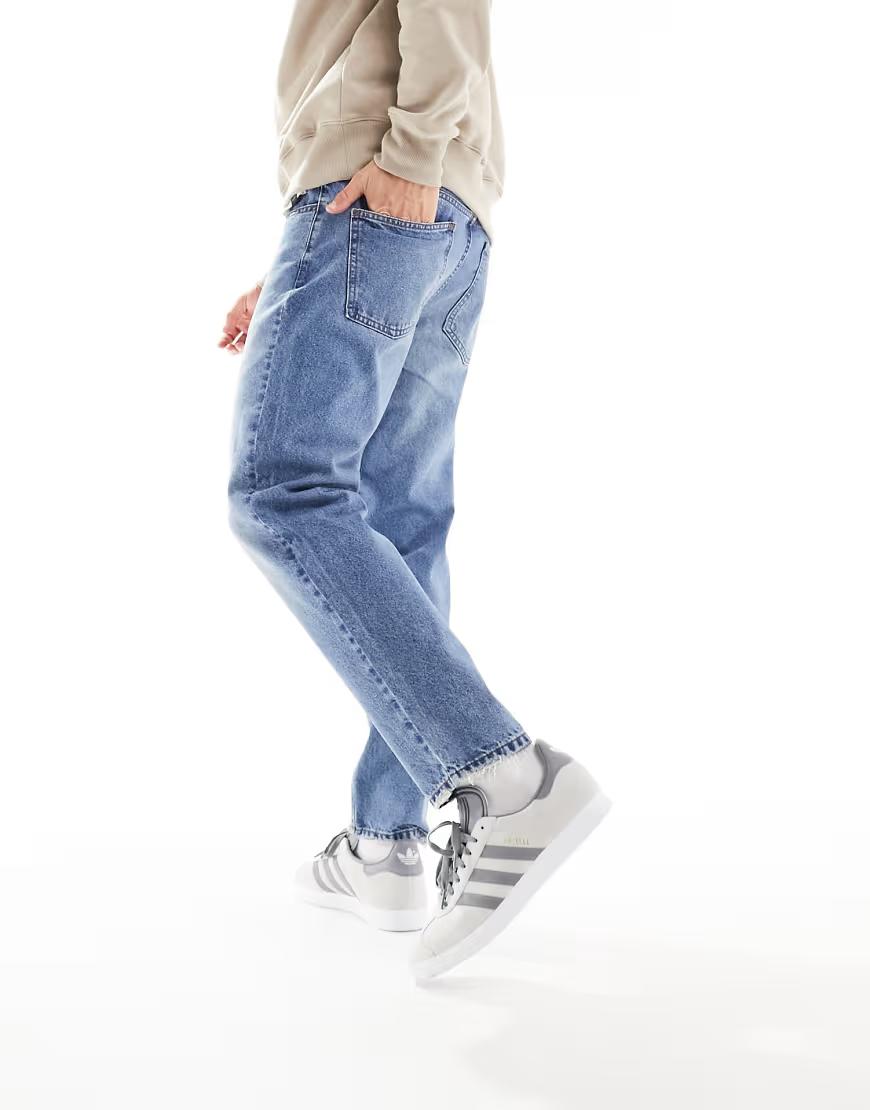 niebieskie spodnie jeans zamek