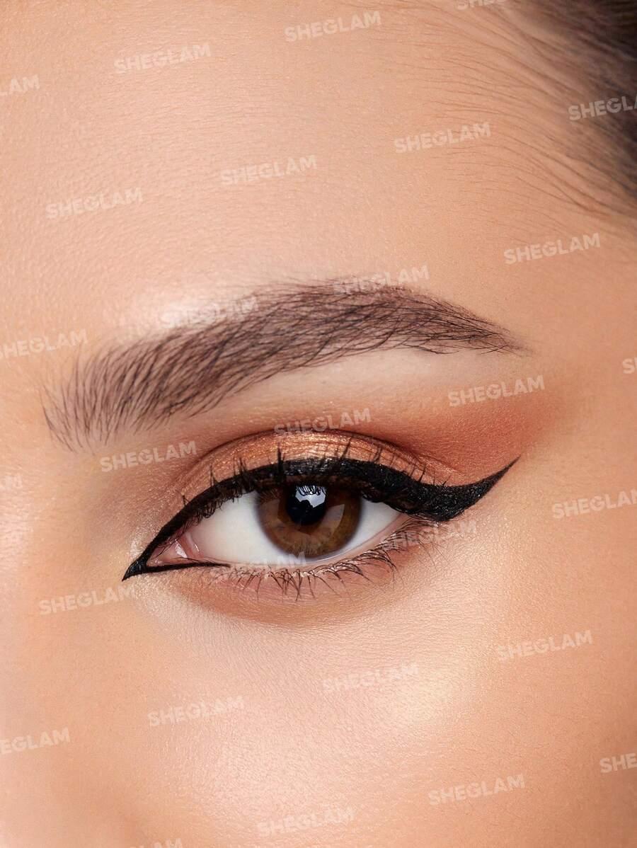eyeliner w pisaku