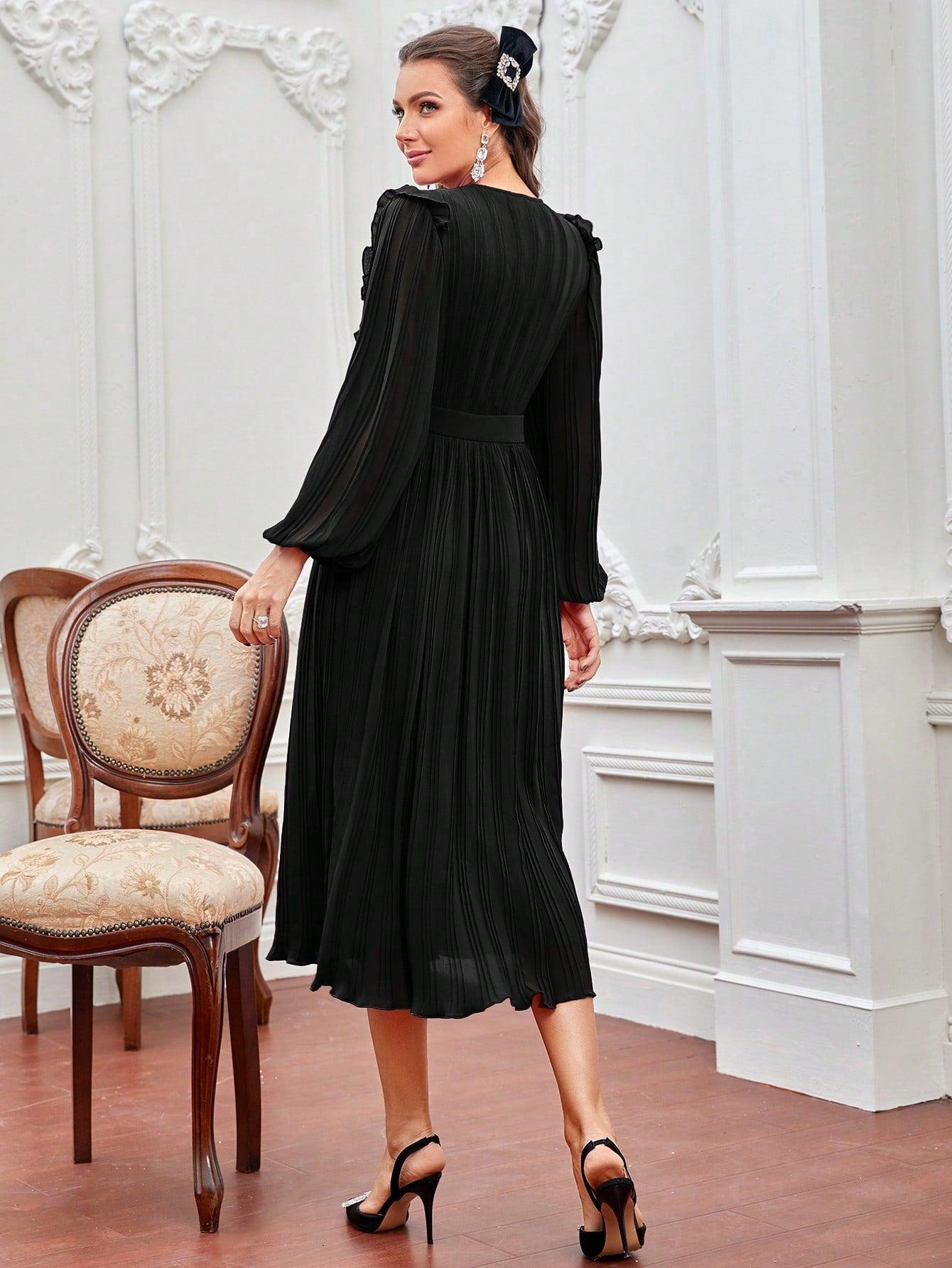 czarna plisowana sukienka długi rękaw falbany