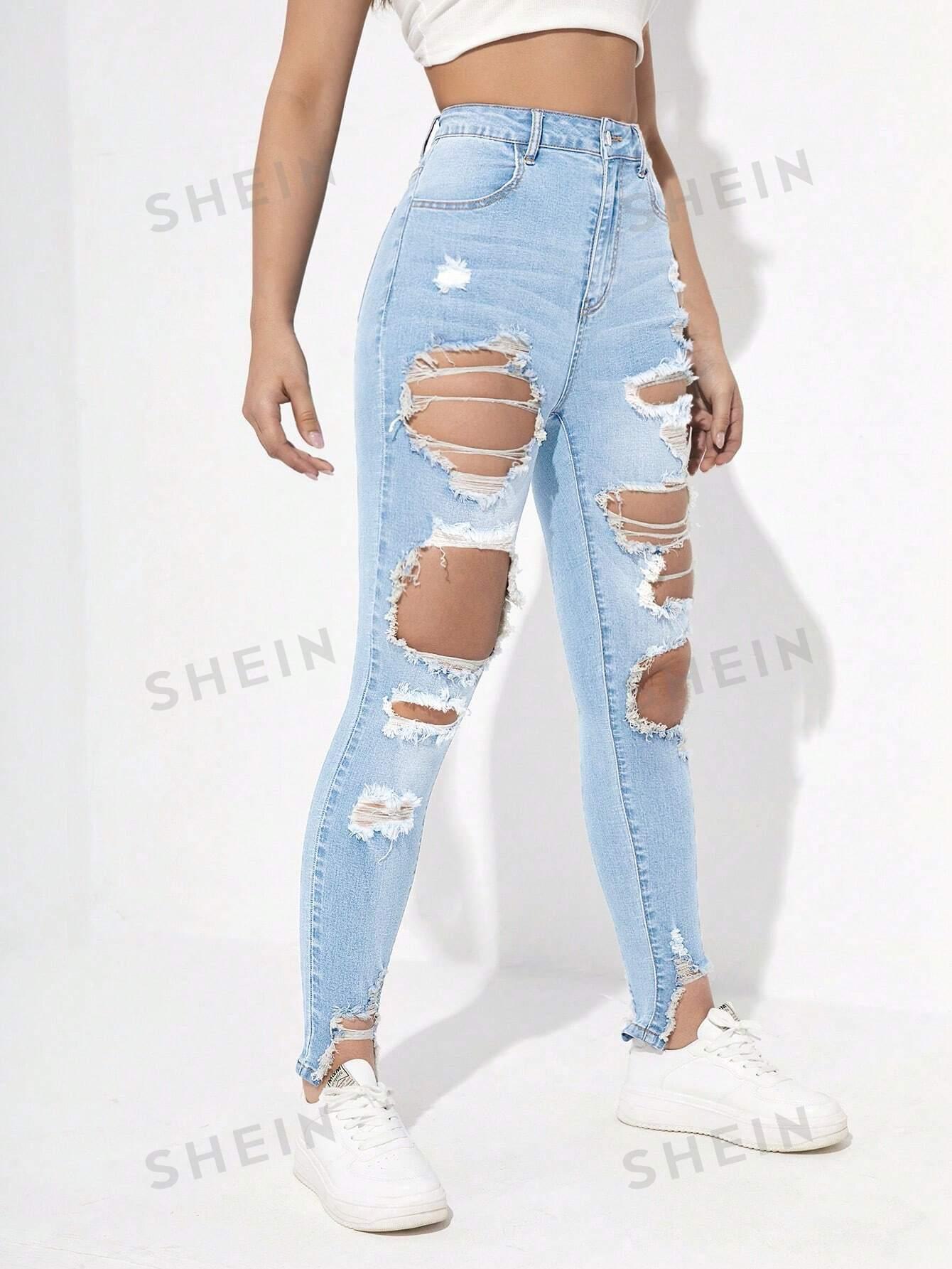 niebieskie spodnie jeans przetarcia