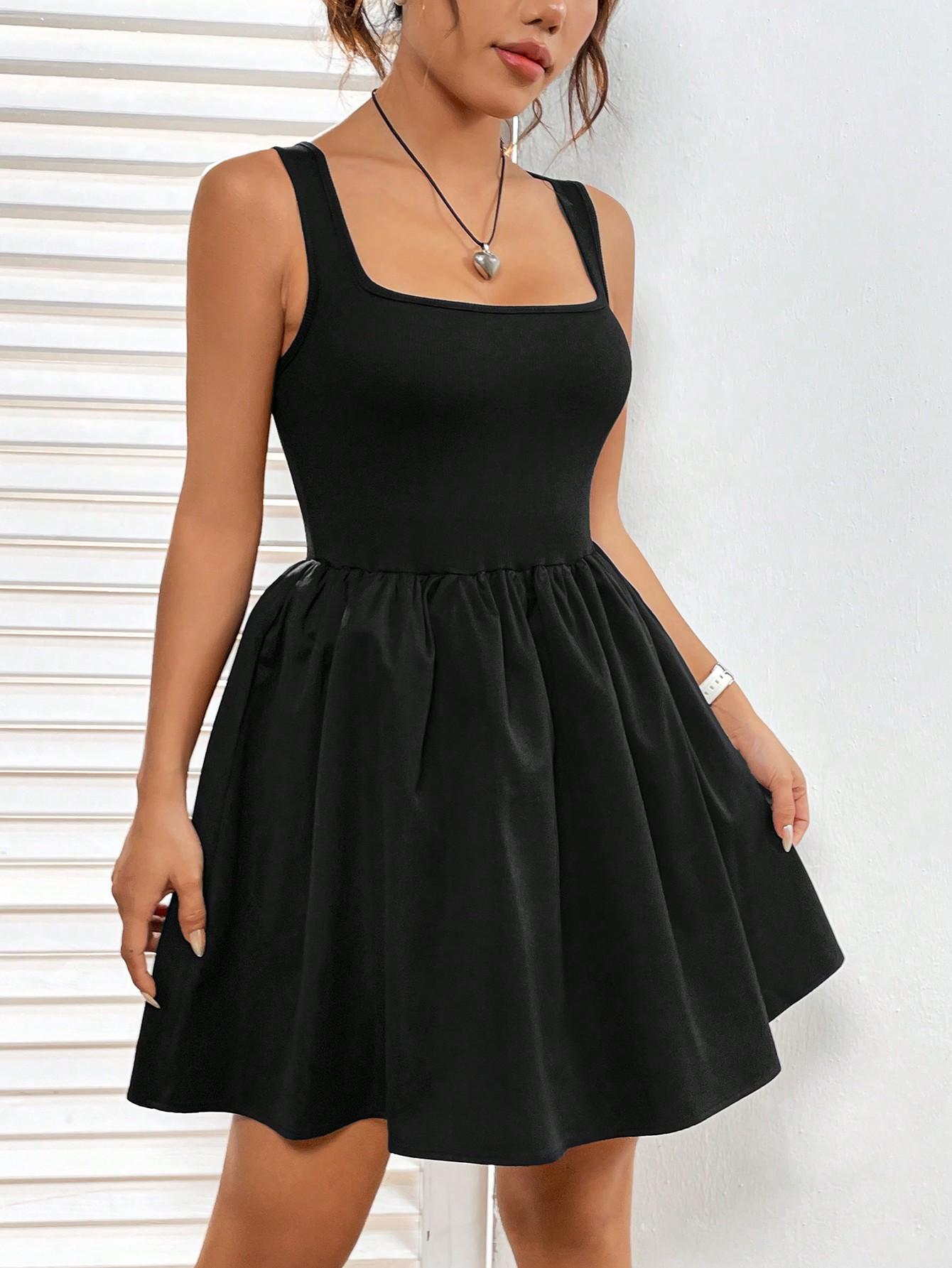 CZARNA MINI SUKIENKA