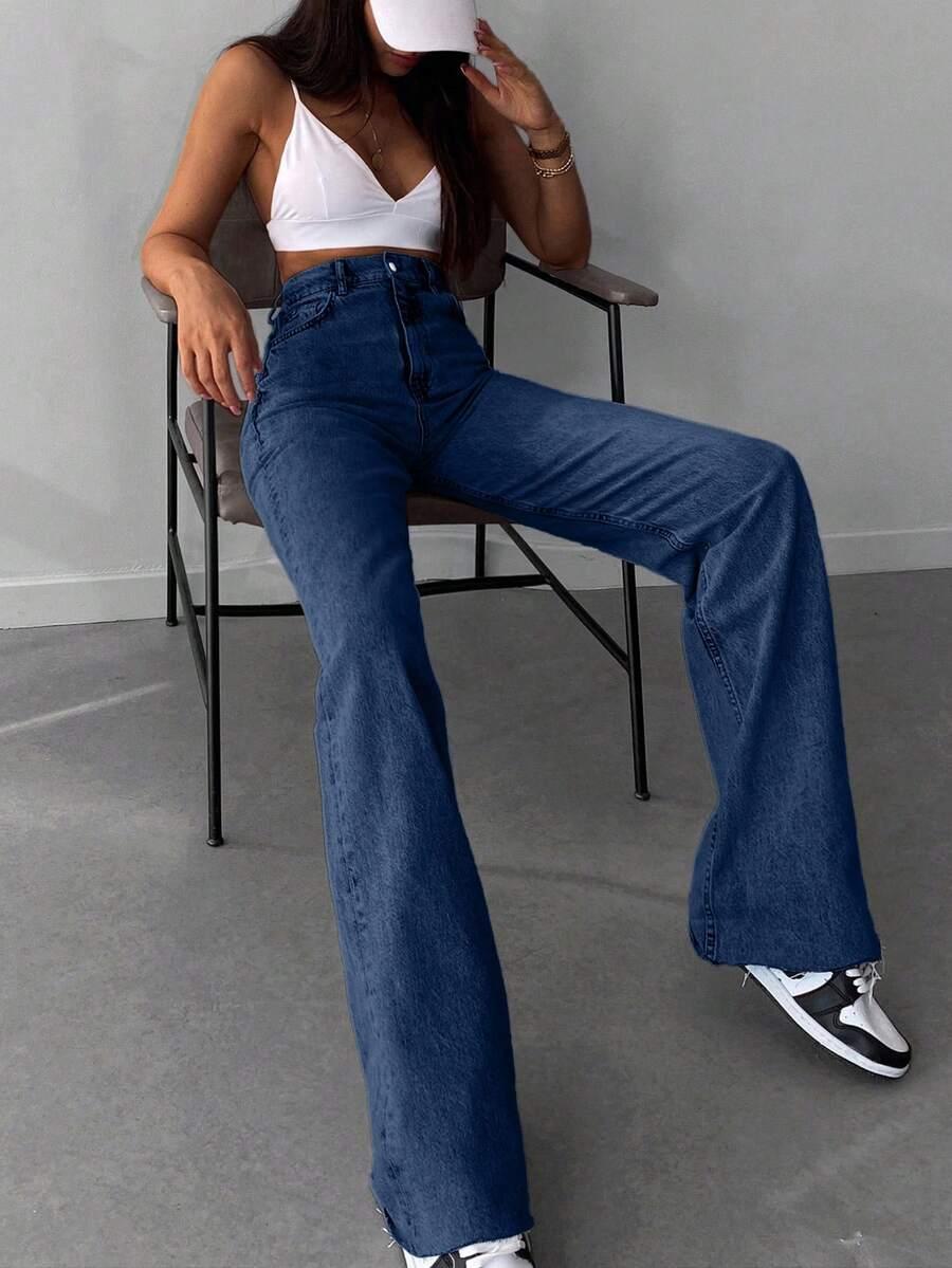 granatowe spodnie jeans