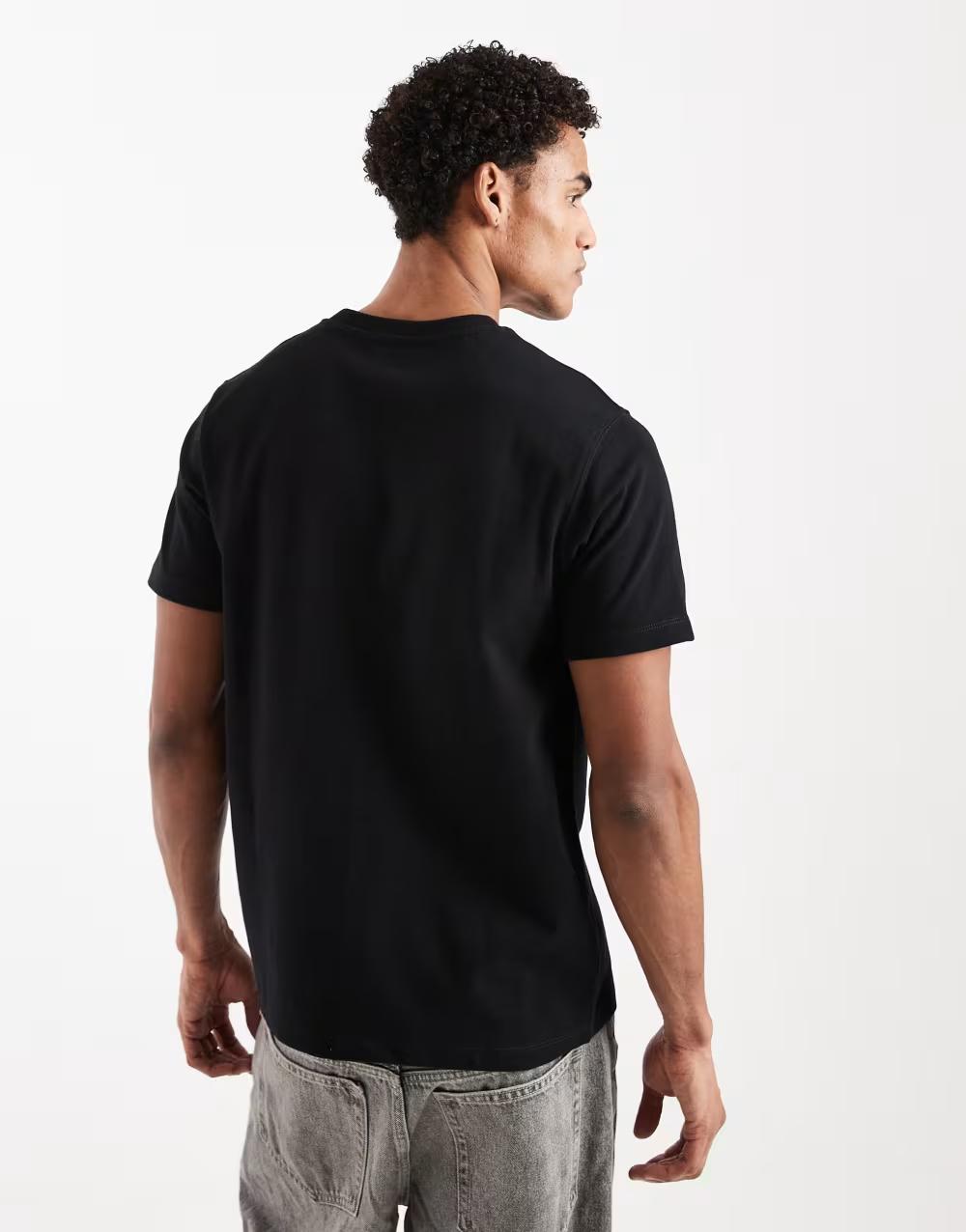 czarny t-shirt okrągły dekolt